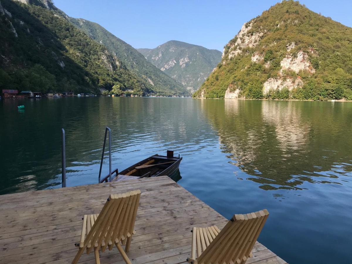 Lake House Perucac Rastiste Luaran gambar