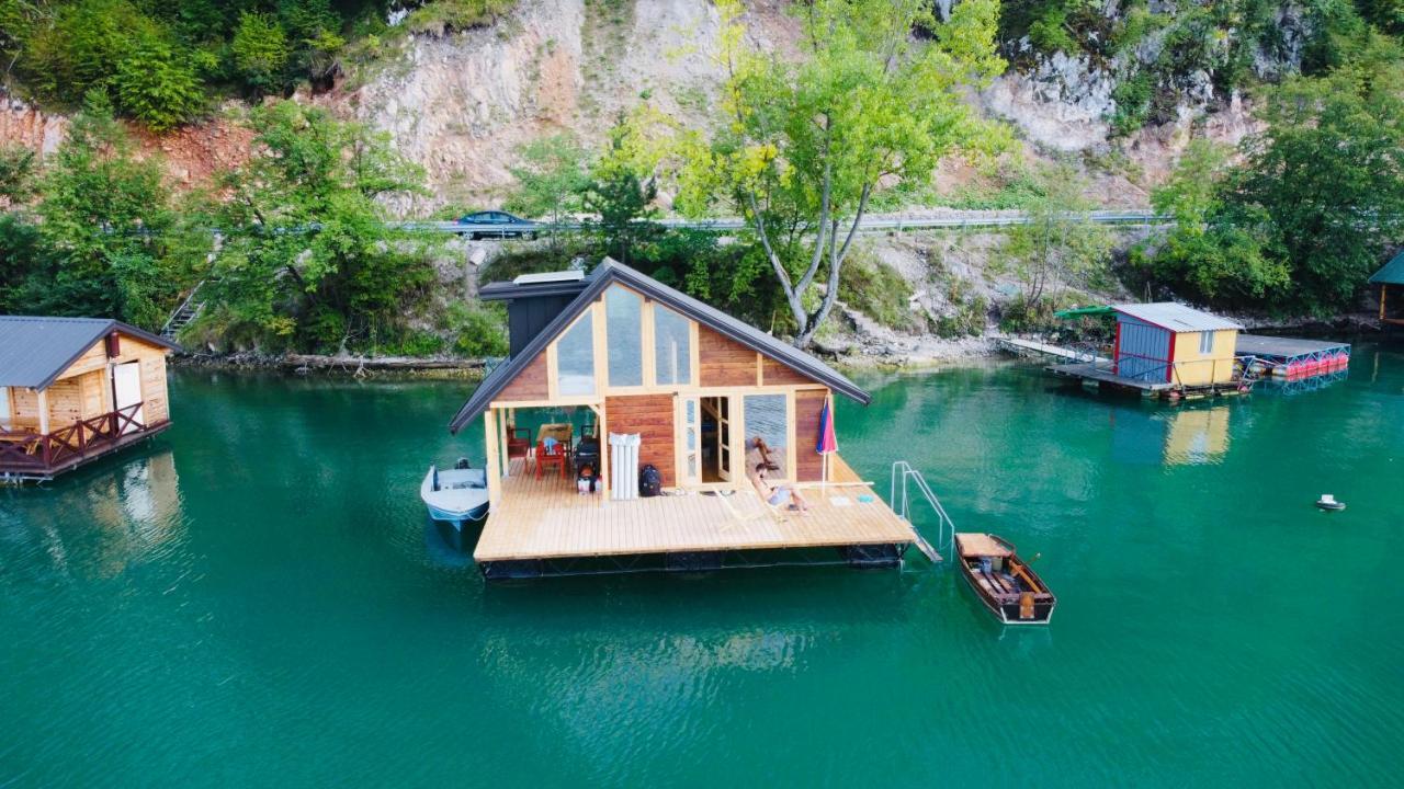 Lake House Perucac Rastiste Luaran gambar