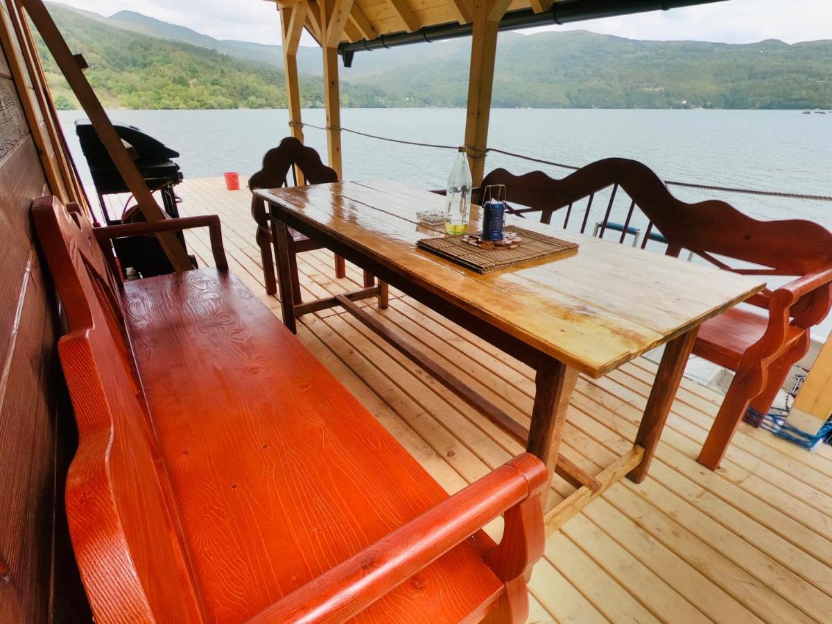 Lake House Perucac Rastiste Luaran gambar