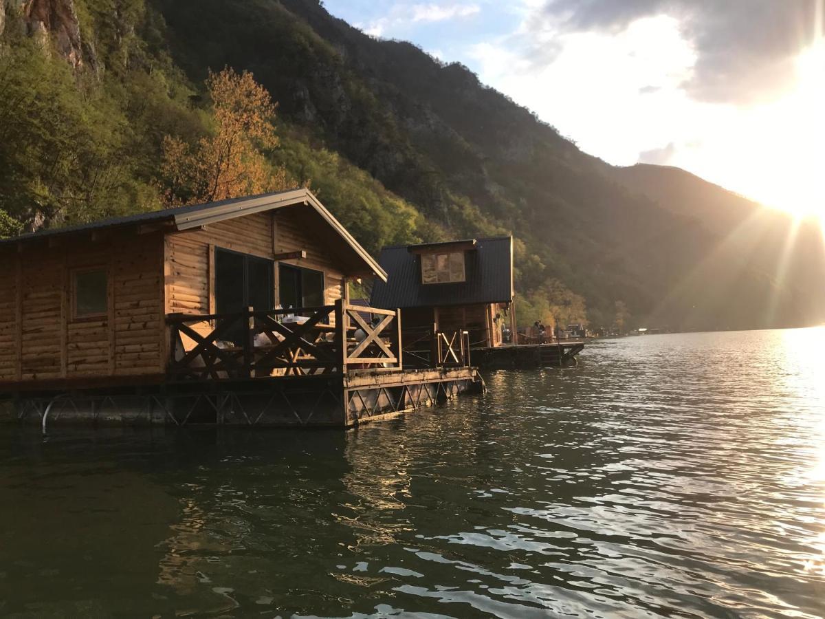 Lake House Perucac Rastiste Luaran gambar