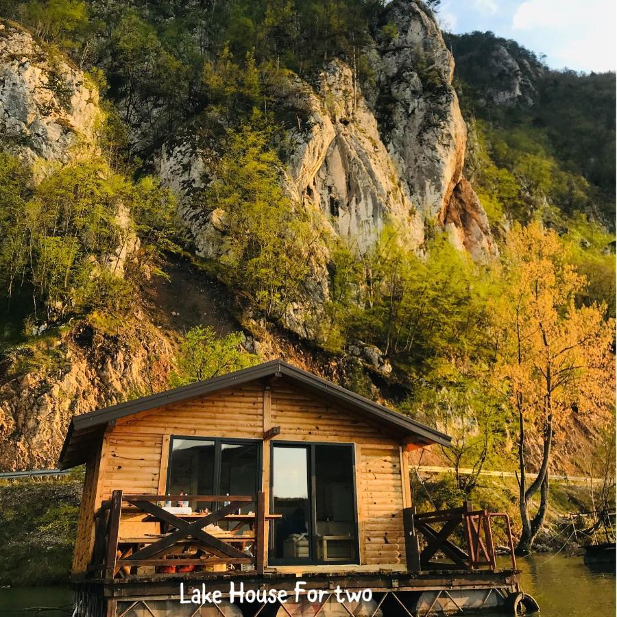 Lake House Perucac Rastiste Luaran gambar