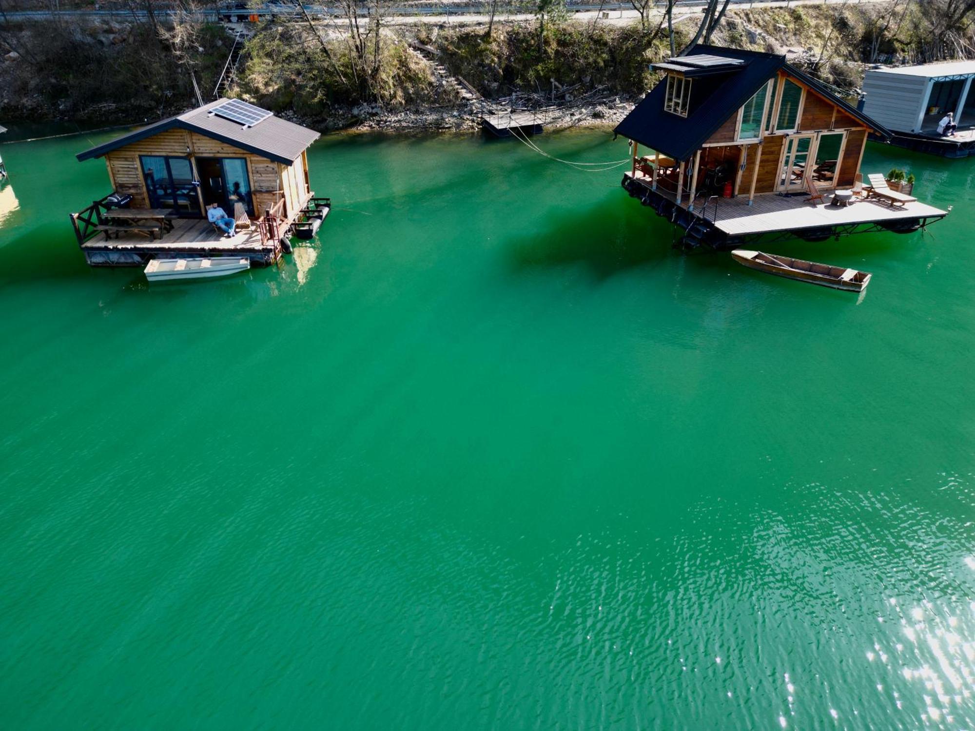 Lake House Perucac Rastiste Luaran gambar