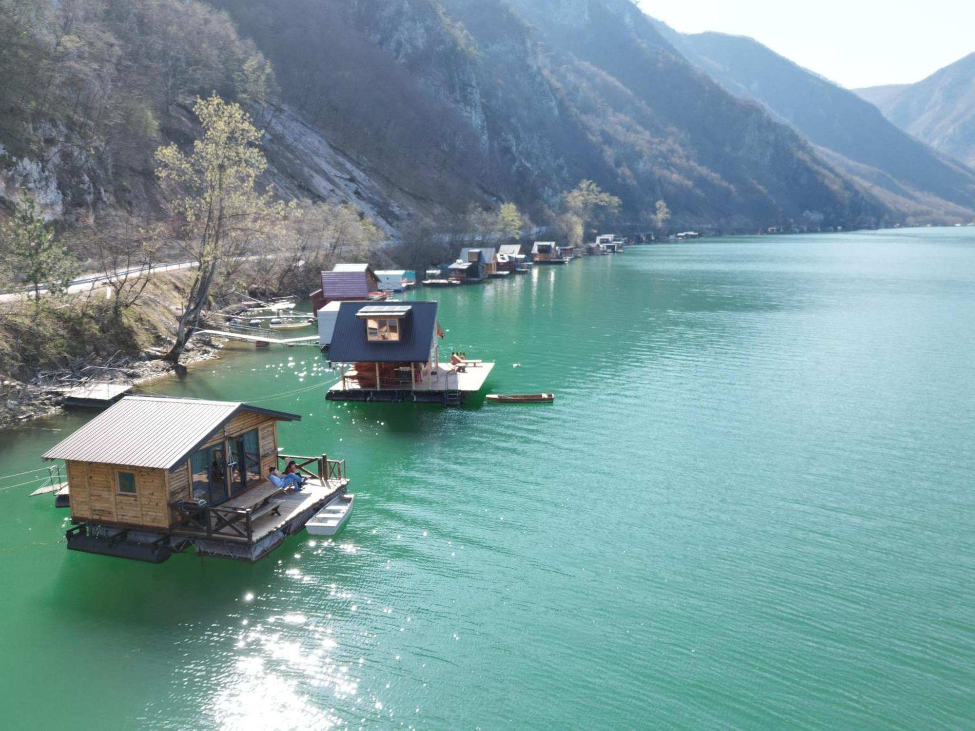 Lake House Perucac Rastiste Luaran gambar