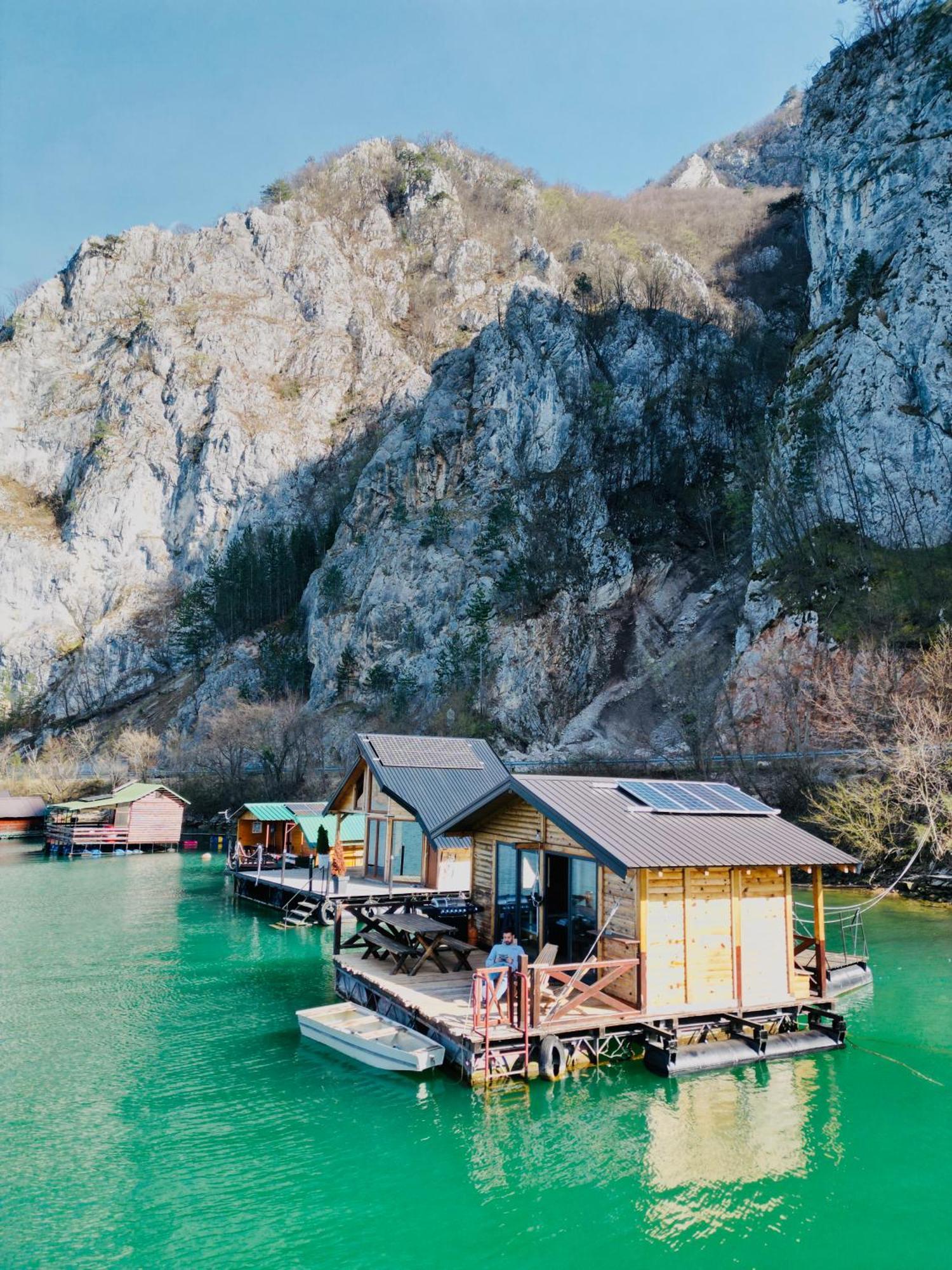 Lake House Perucac Rastiste Luaran gambar