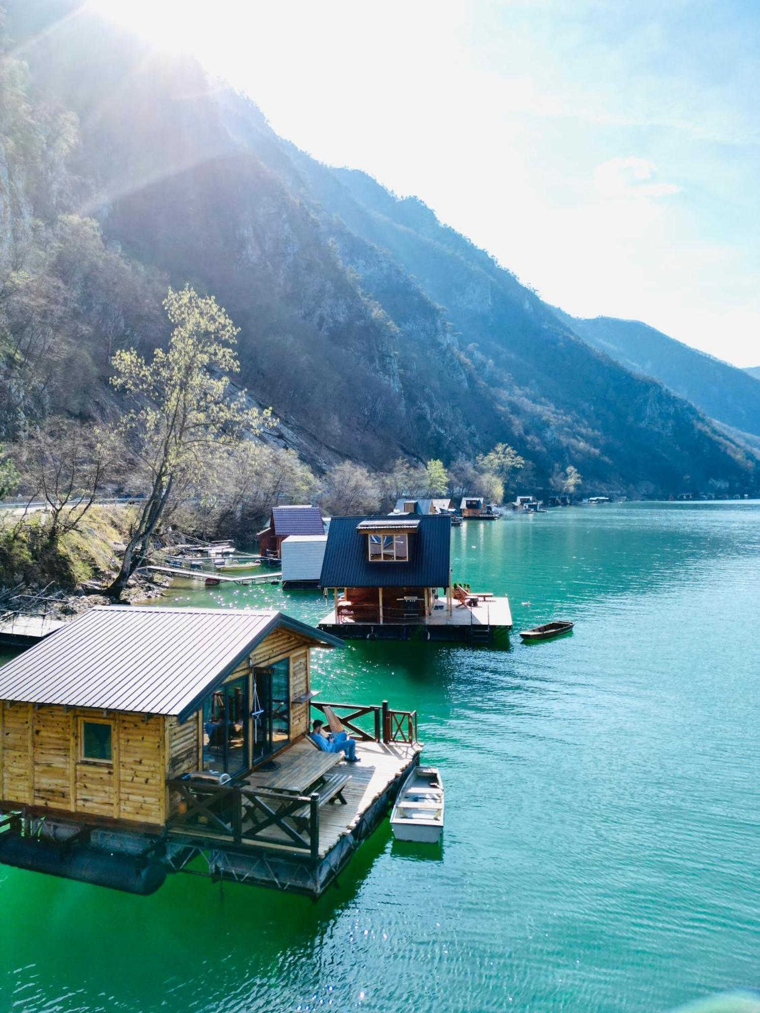 Lake House Perucac Rastiste Luaran gambar