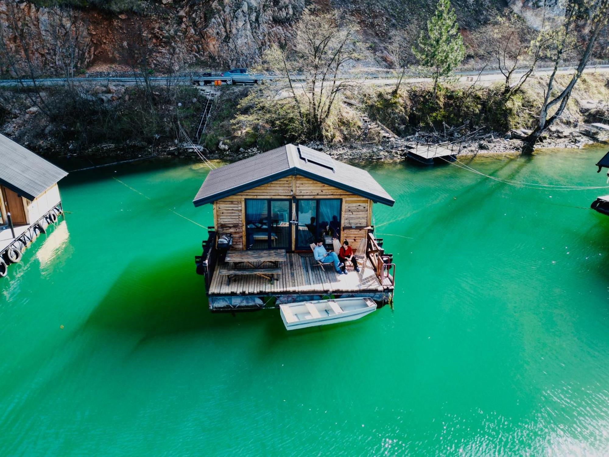 Lake House Perucac Rastiste Luaran gambar