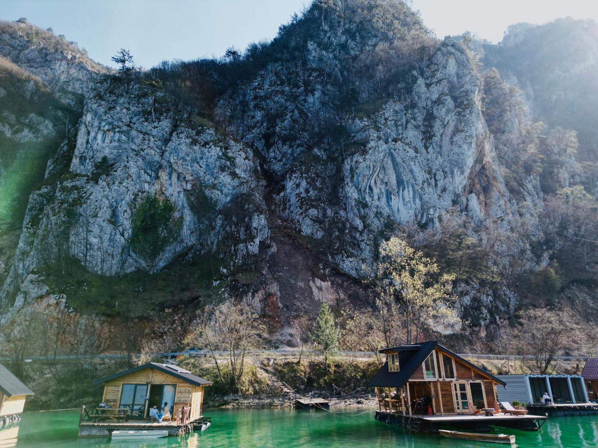 Lake House Perucac Rastiste Luaran gambar